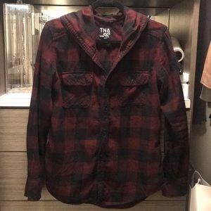 Aritzia TNA hooded button down small